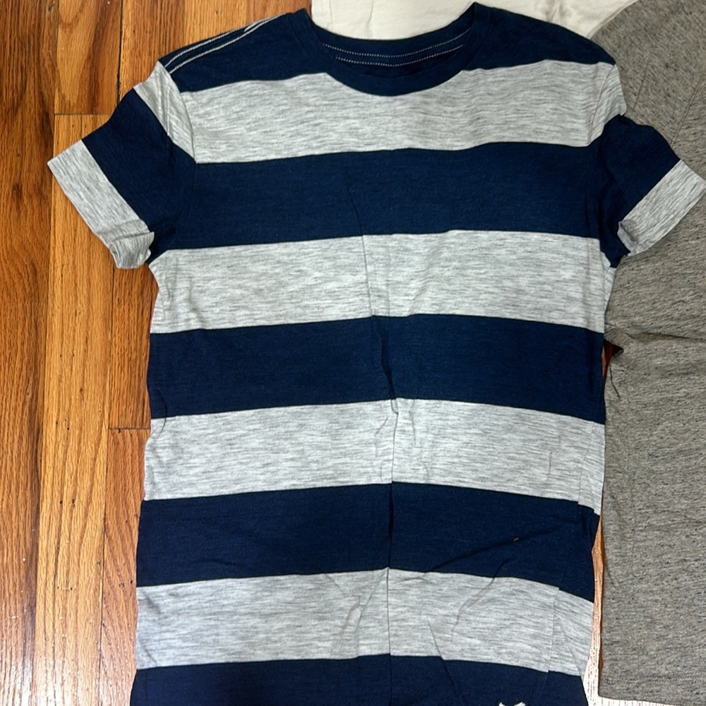 4 American Eagle Men’s Small Shirts - Picture 3 of 5